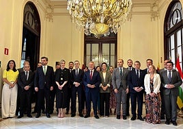 El ministro Ángel Víctor Torres con los consejeros autonómicos, entre ellos Marcos Ortuño, ayer.