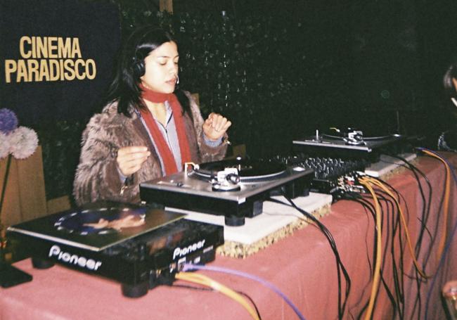 La DJ Camila.