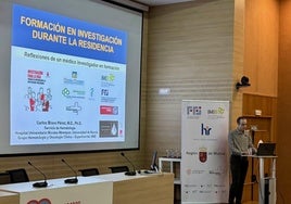 El doctor Carlos Bravo, durante su charla en las jornadas.