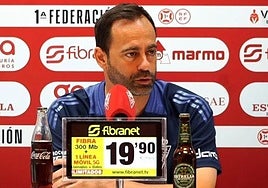 Fran Fernández, entrenador del Real Murcia, en la rueda de prensa previa al partido frente al Nàstic de Tarragona.