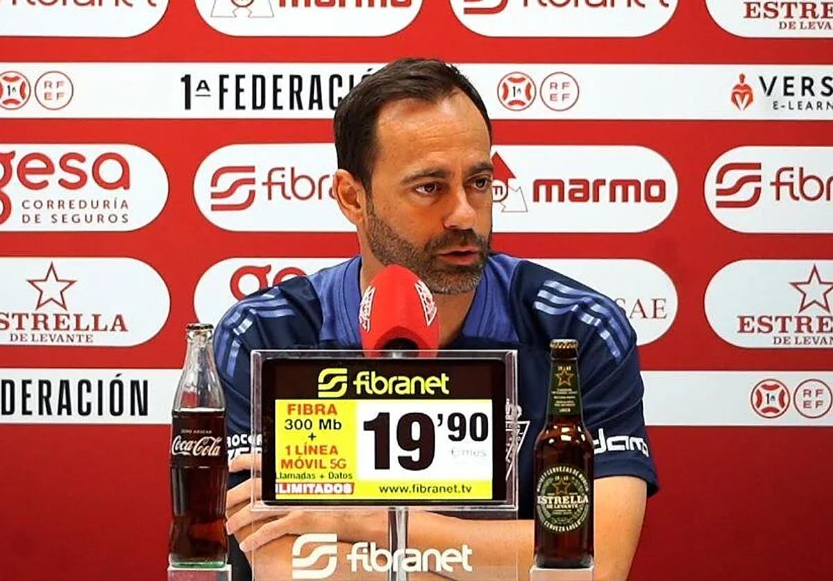 Fran Fernández, entrenador del Real Murcia, en la rueda de prensa previa al partido frente al Nàstic de Tarragona.