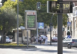Un termómetro de Plano San Francisco, en Murcia, marca 37 grados este jueves.