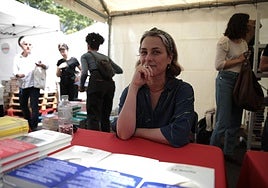 Sara Mesa (Madrid, 1976) reside desde niña en Sevilla.