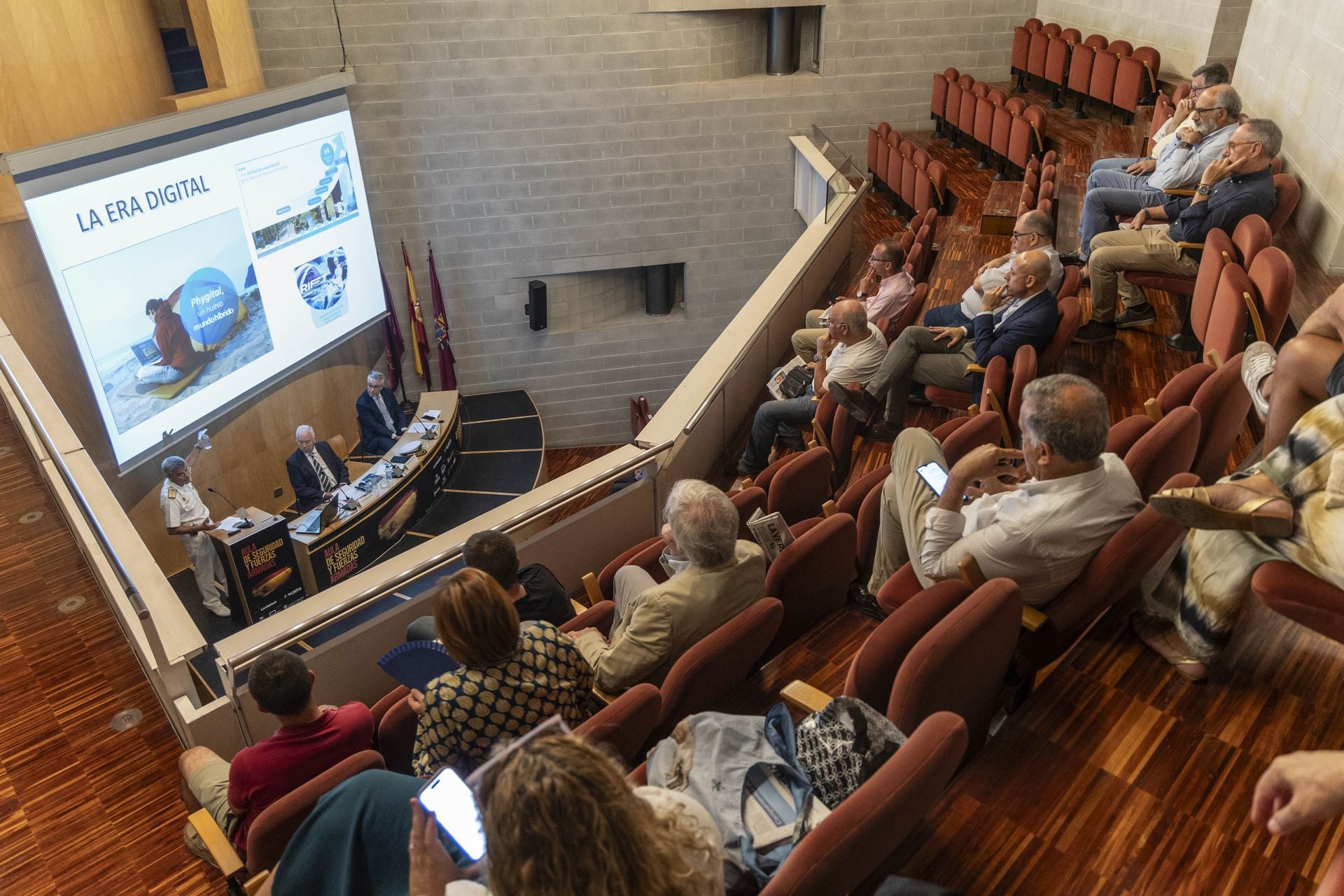 El foro sobre seguridad y fuerzas armadas en Cartagena, en imágenes