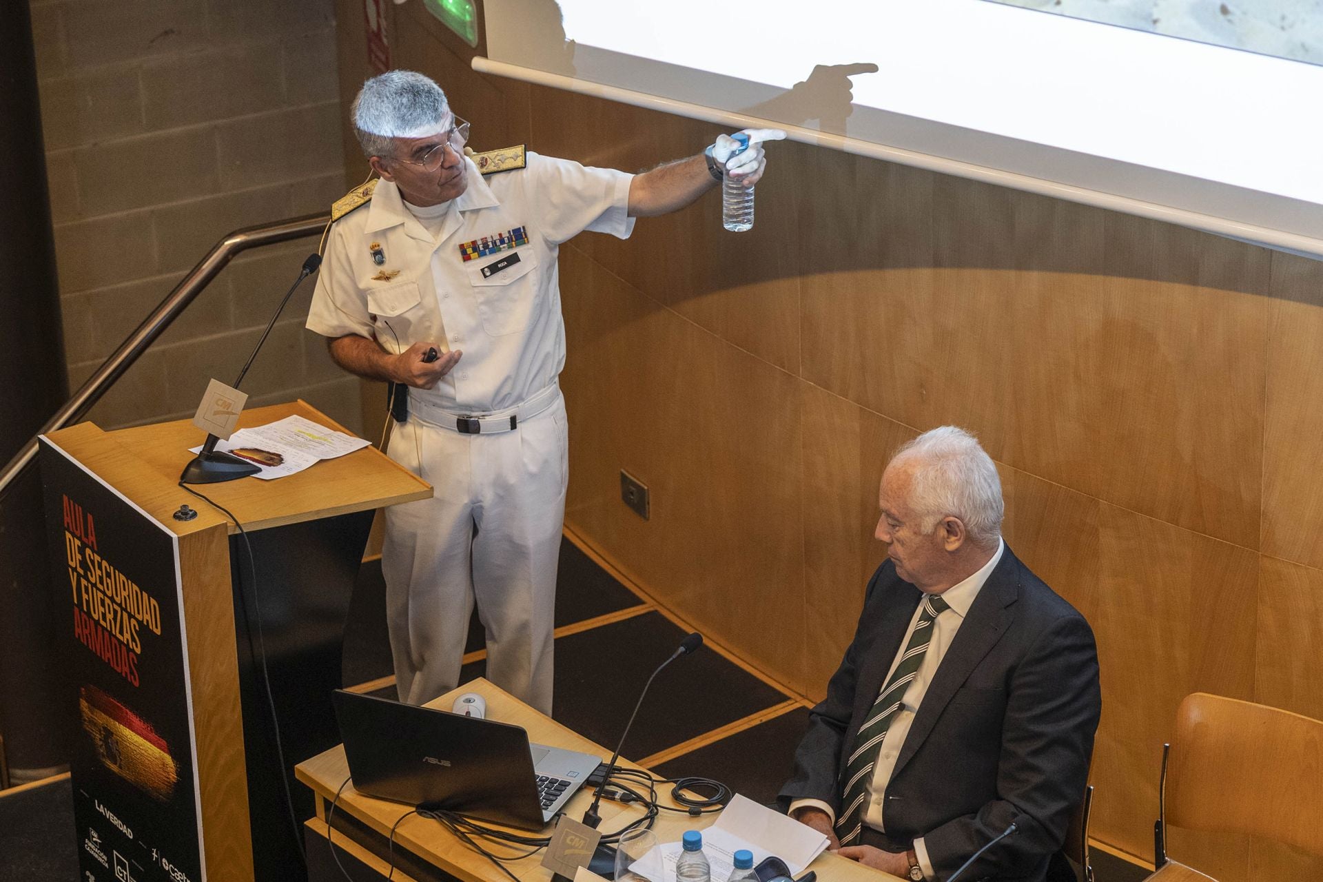 El foro sobre seguridad y fuerzas armadas en Cartagena, en imágenes