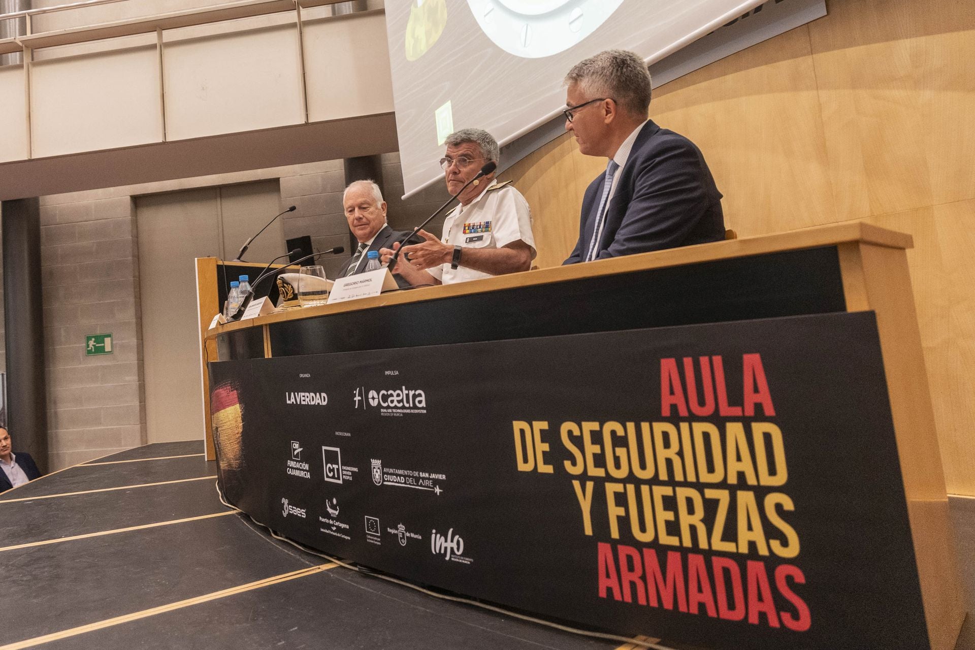 El foro sobre seguridad y fuerzas armadas en Cartagena, en imágenes