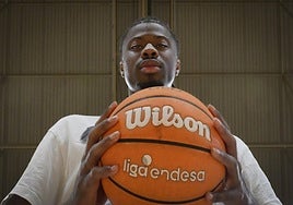 Kostas Antetokounmpo posa ante la cámara este miércoles en el Palacio de los Deportes.