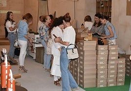 Uno de los mostradores del Youte Festival en el patio del antiguo colegio de los Jesuitas