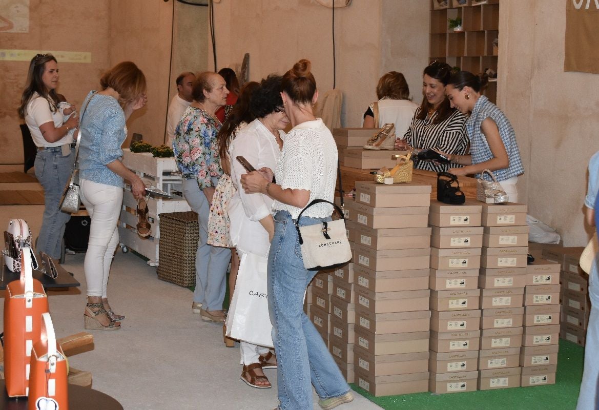 Uno de los mostradores del Youte Festival en el patio del antiguo colegio de los Jesuitas