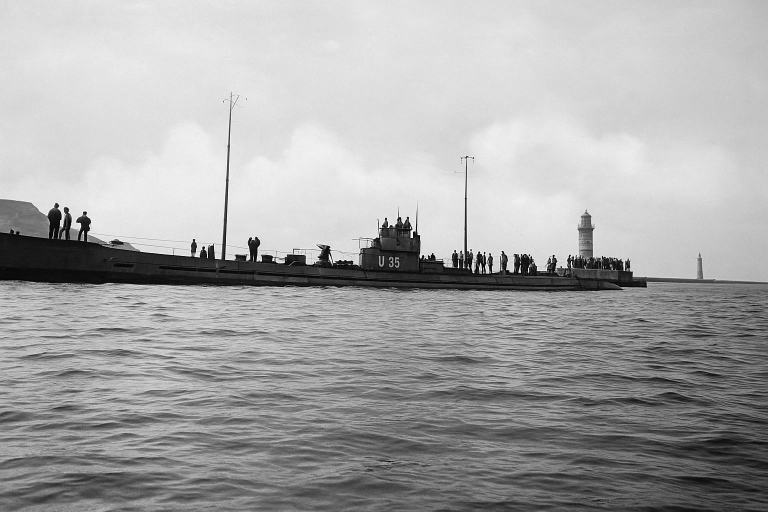 El submarino U-35 entrando en el puerto el 21 de junio de 1916.