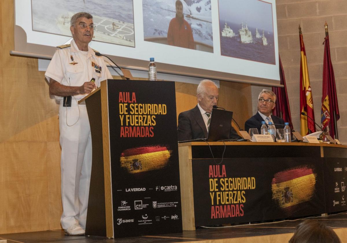 Javier roca: «en el ciberespacio es más fácil atacar que defenderse» | la verdad