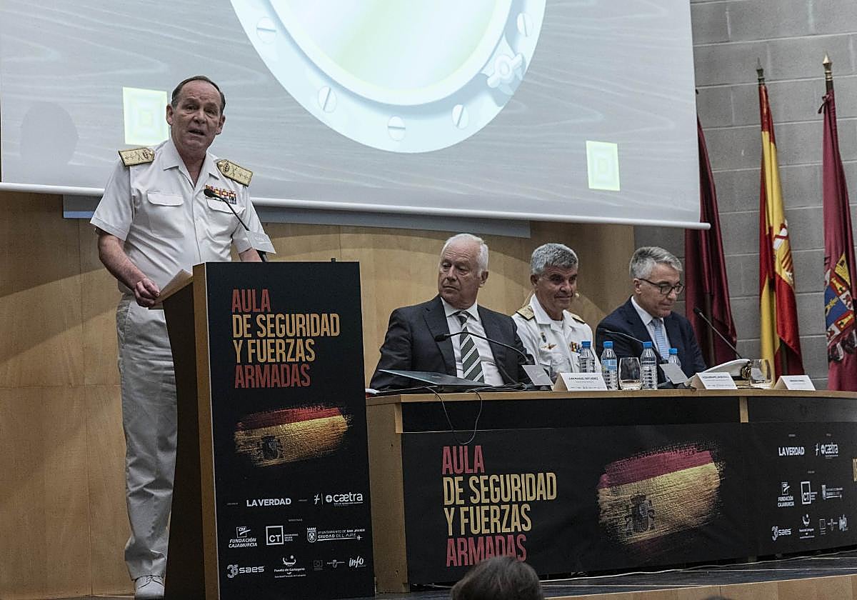 El almirante de Acción Marítima, Victoriano Gilabert, en la clausura.