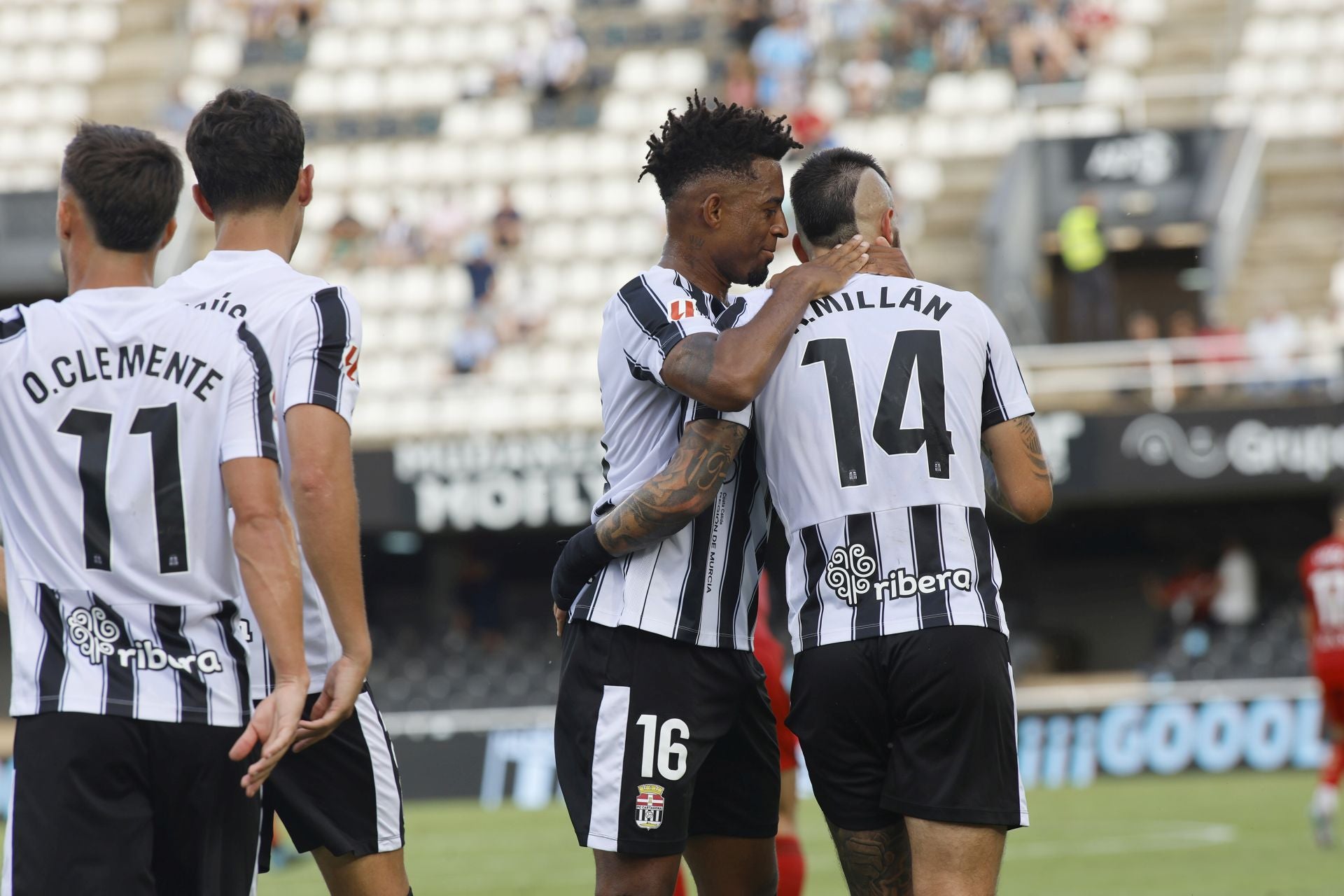 La derrota del Cartagena frente al Mirandés, en imágenes