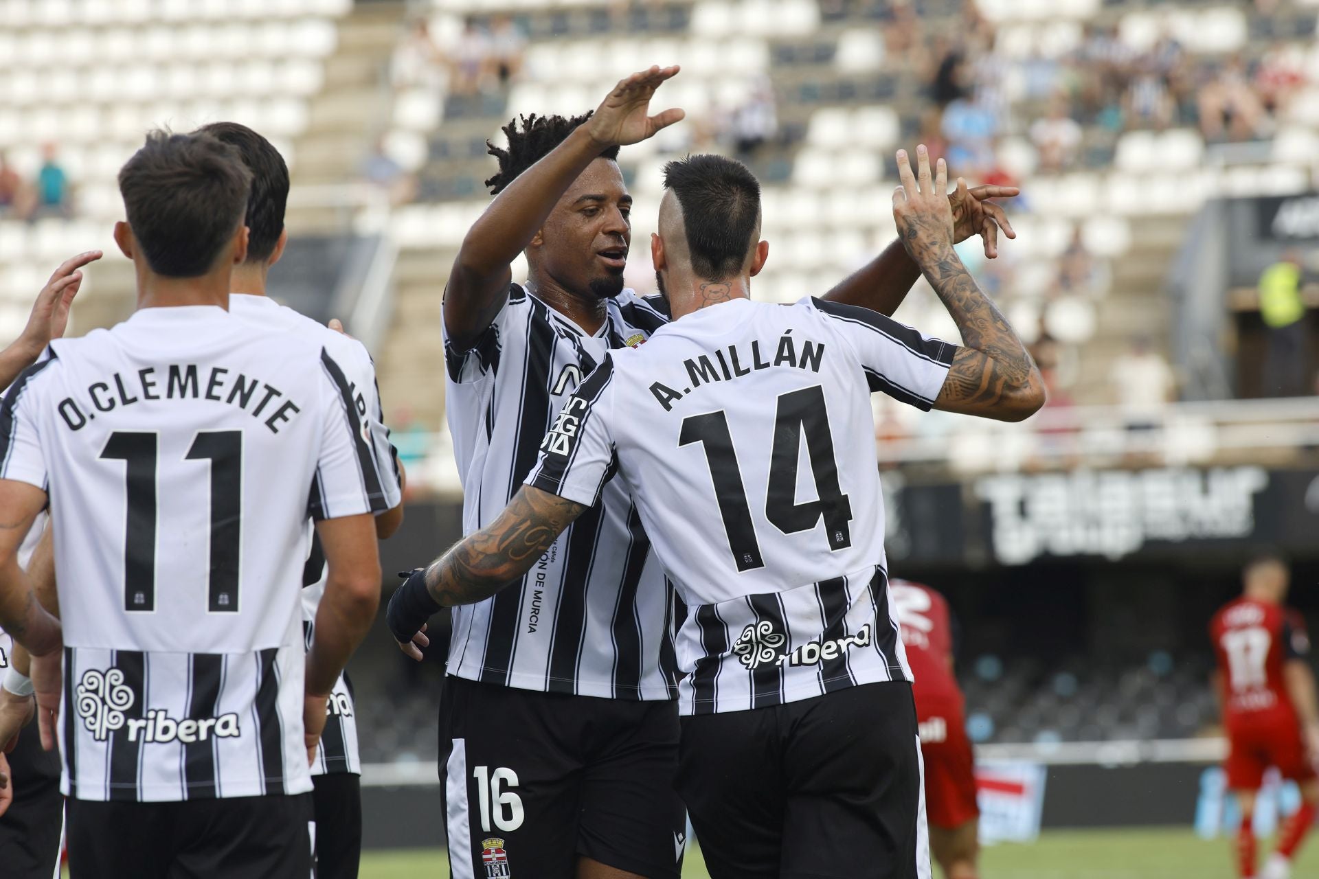 La derrota del Cartagena frente al Mirandés, en imágenes
