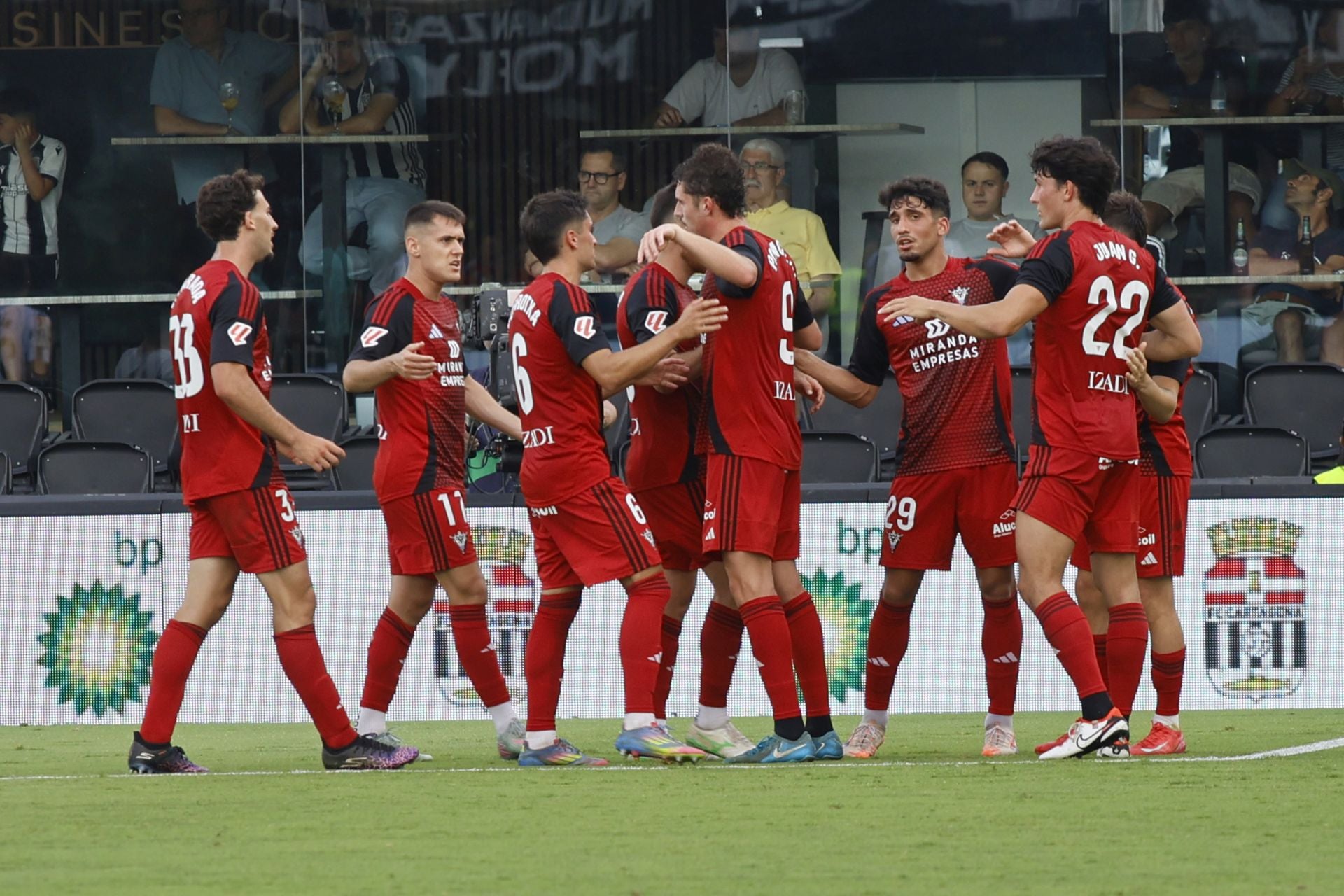 La derrota del Cartagena frente al Mirandés, en imágenes