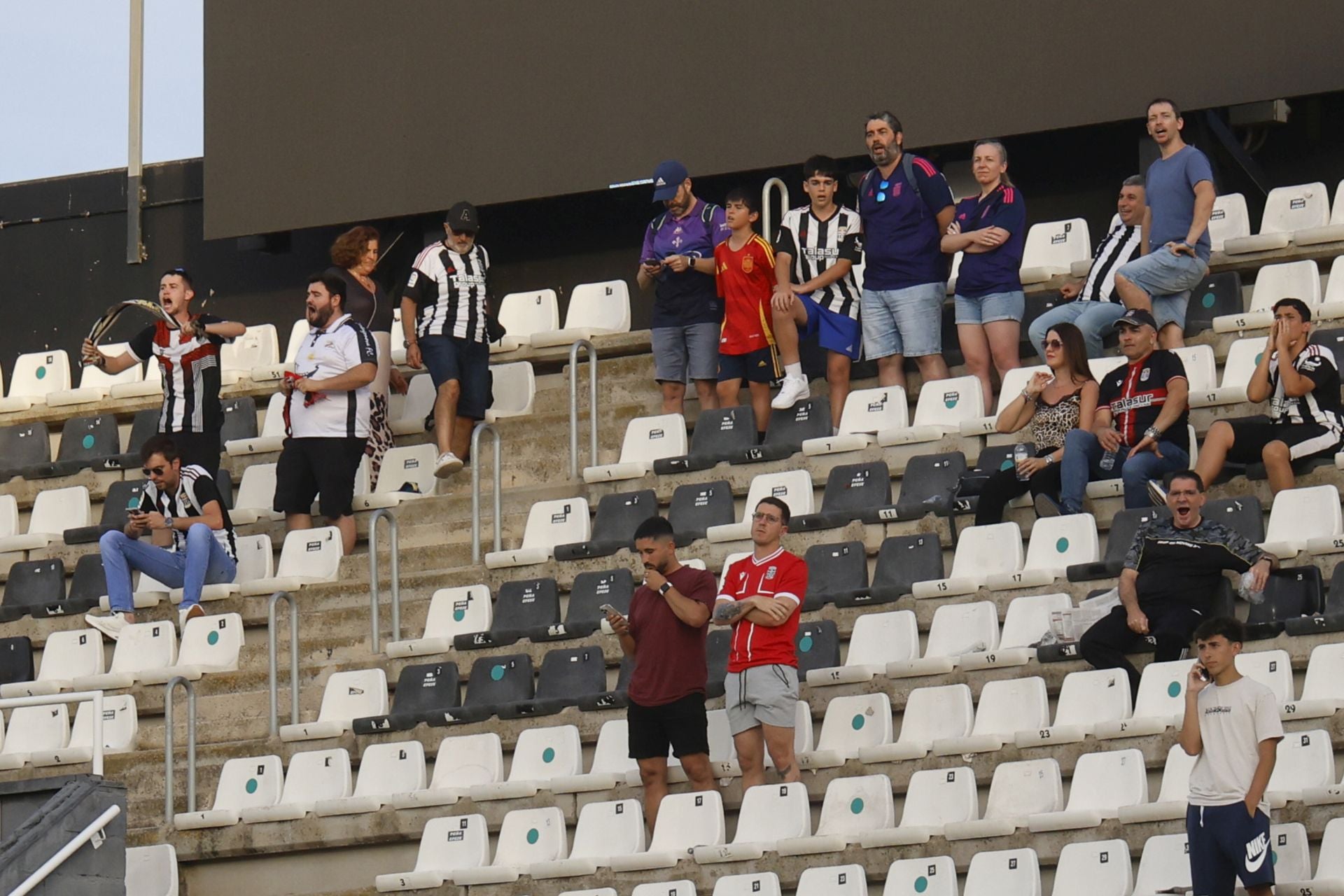 La derrota del Cartagena frente al Mirandés, en imágenes