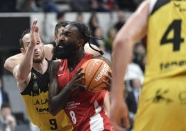 Sant-Roos procura avanzar ante Huertas en el partido de mayor discordia de la temporada.