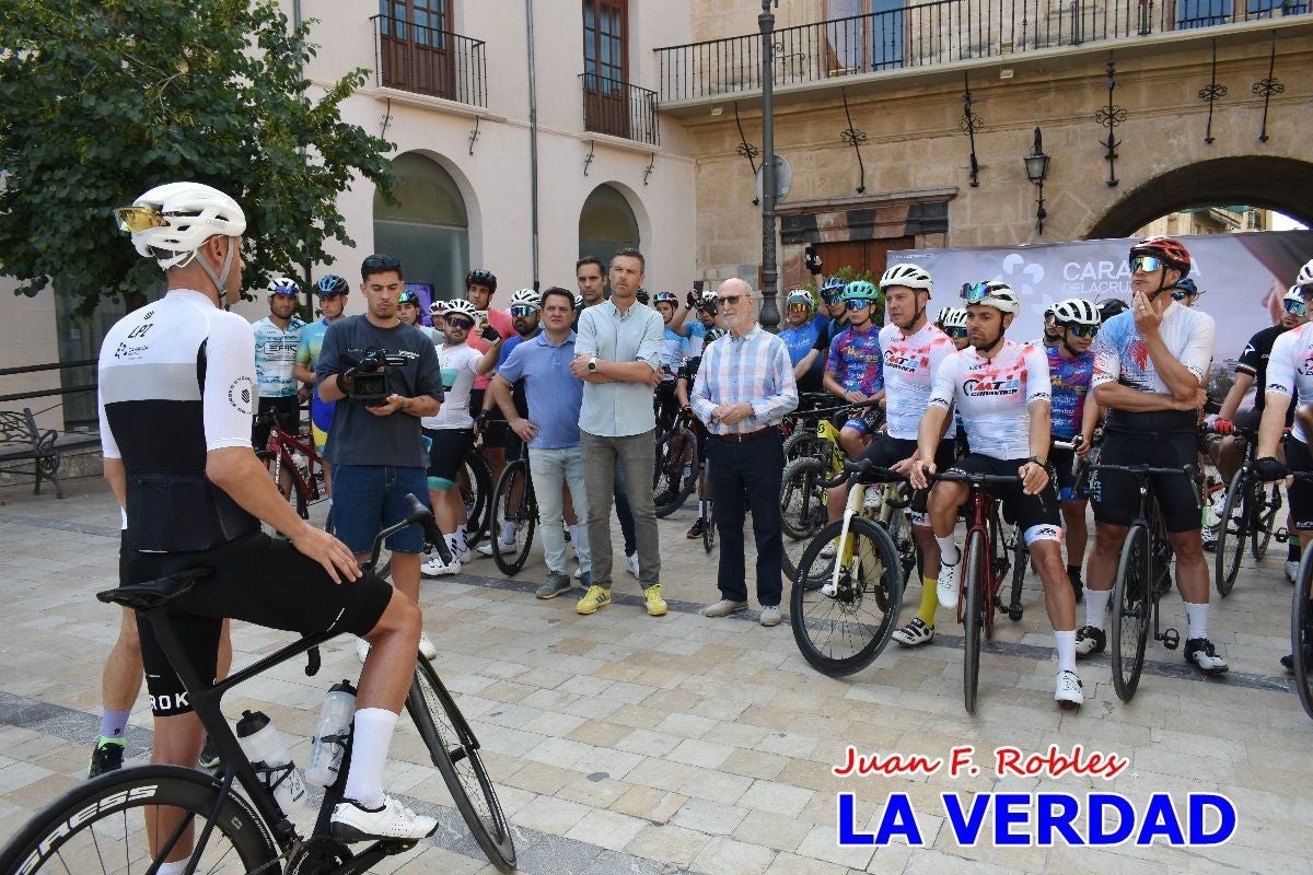 Imágenes de la salida de la Vuelta a España de José María López a beneficio de la FELL