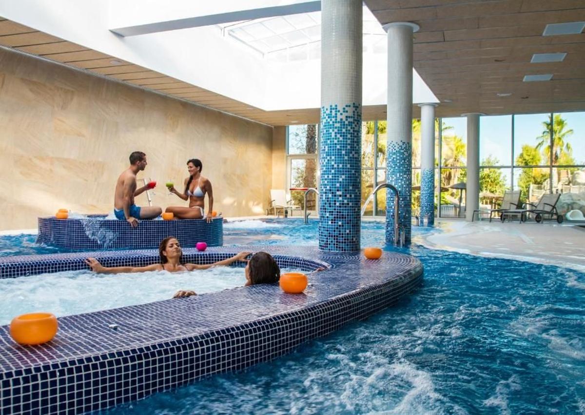 Imagen secundaria 1 - El camping con la piscina más bonita de España está muy cerca de la Región de Murcia: «Parece Bali»