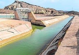Canal del postrasvase Tajo-Segura, a su paso por Alhama.