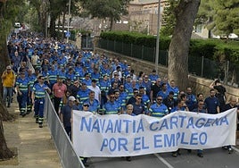 Los trabajadores de Navantia al inicio de la manifestación que les llevó hasta la Asamblea.