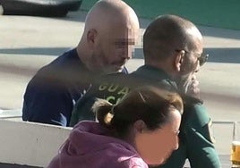 Fernández Bolaño, de uniforme, con el presunto narco Guillermo T.