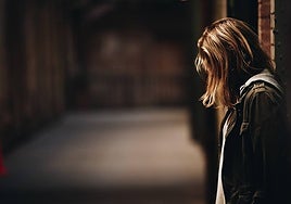 Las tasas de autolesiones en mujeres adolescentes triplican las registradas entre los varones.