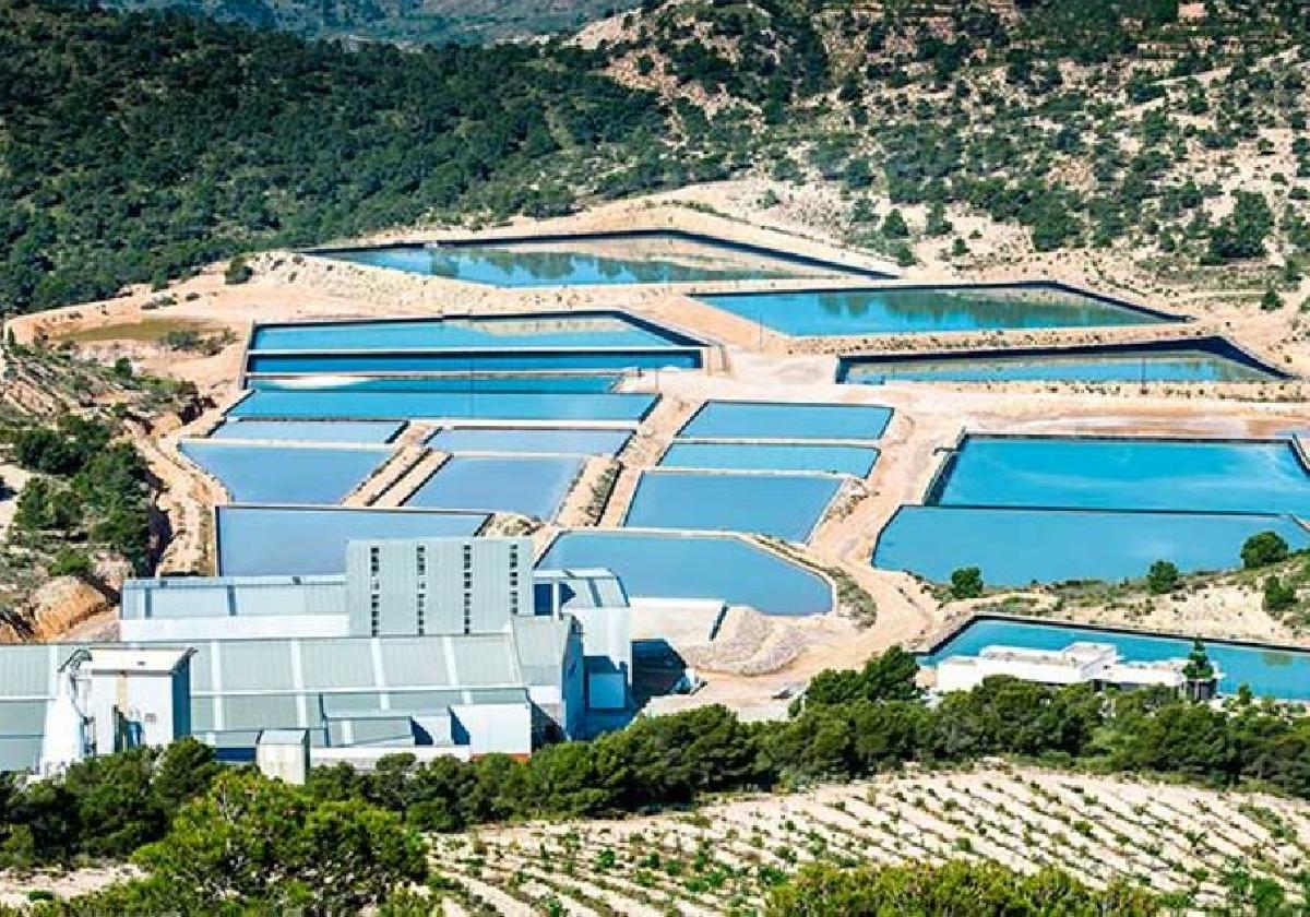 Vista aérea de las instalaciones de Jumsal en la sierra del Carche (Jumilla).