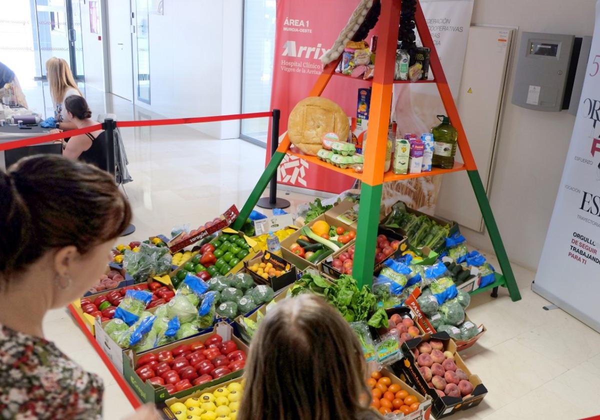 Profesionales, pacientes y familiares que han visitado La Arrixaca estos días han podido constatar la calidad de los productos de las entidades asociadas a Fecoam.
