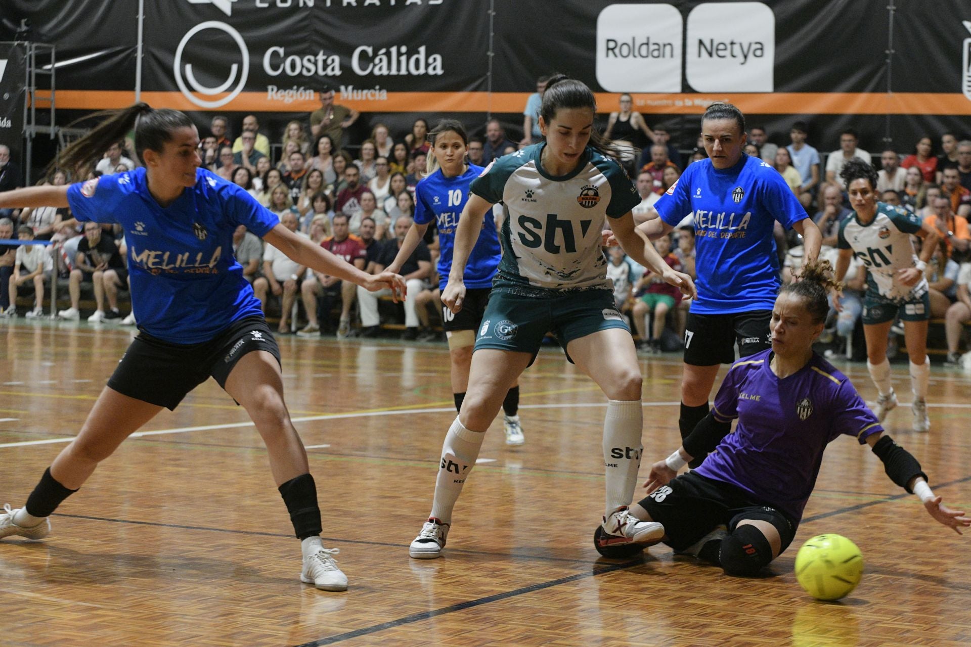 El STV Roldán tumba al Torreblanca (4-4), en imágenes