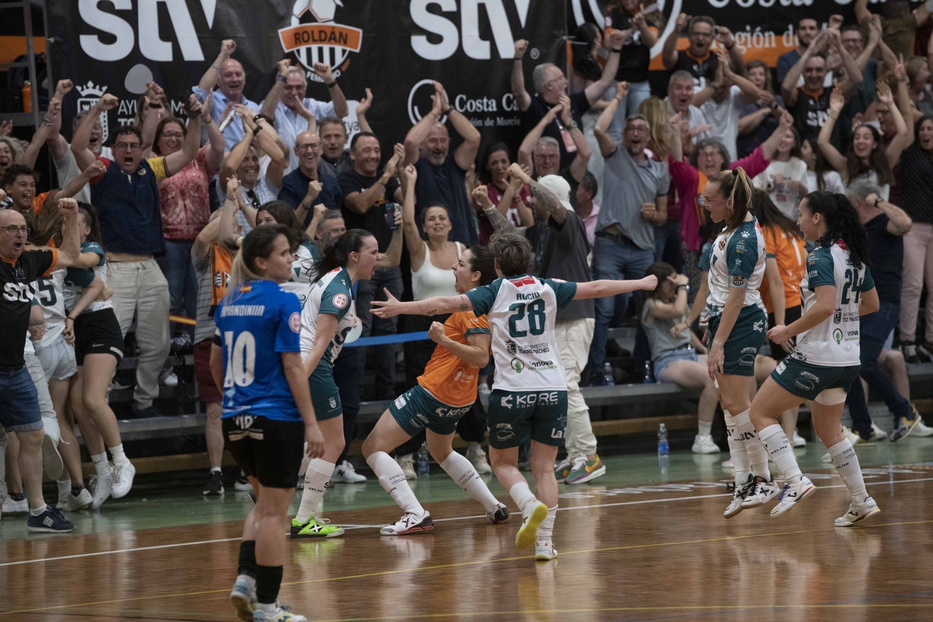 El STV Roldán tumba al Torreblanca (4-4), en imágenes