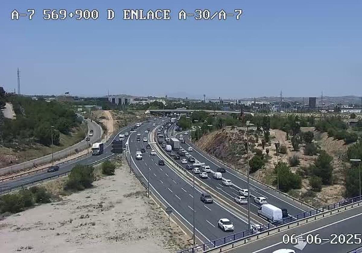 Importantes retenciones en la A-30 a su paso por Murcia en sentido Albacete.