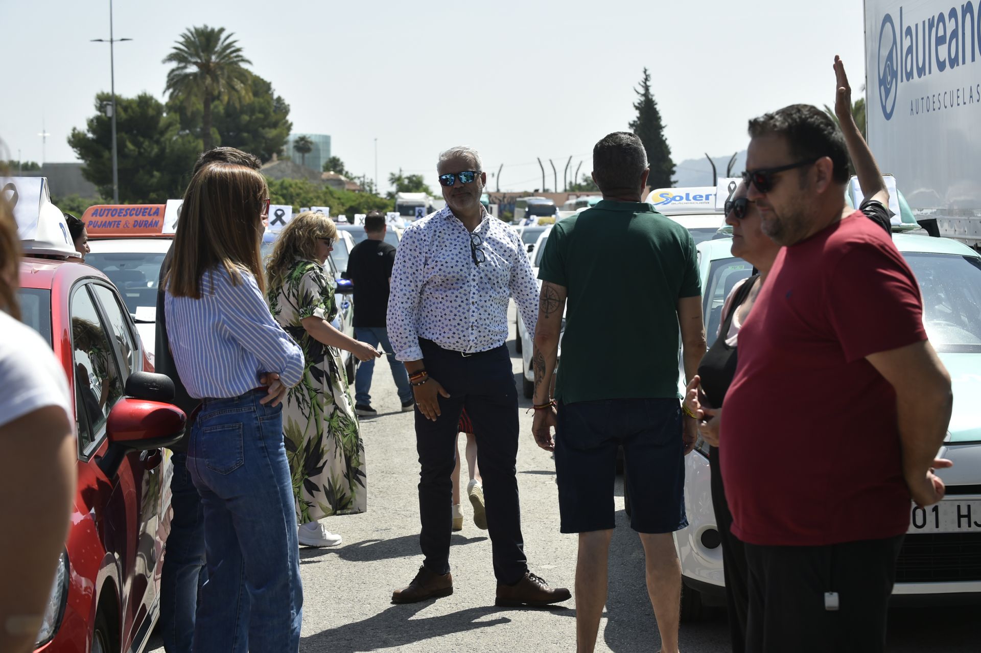 La protesta de autoescuelas de Murcia, en imágenes