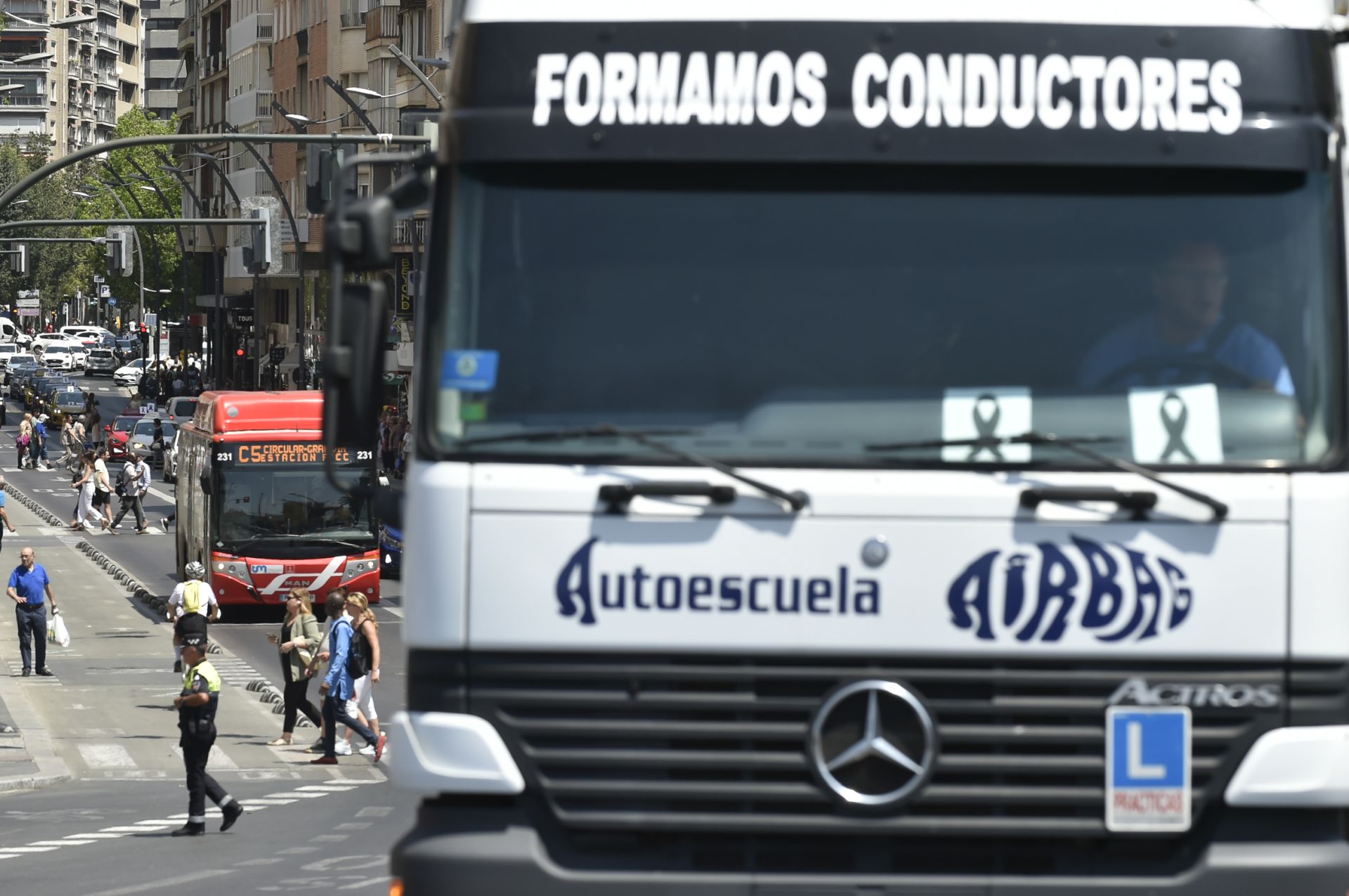 La protesta de autoescuelas de Murcia, en imágenes