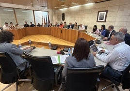 La corporación municipal, ayer, durante la sesión plenaria.