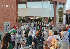 Asistentes a la concentración celebrada ayer en Rojales.