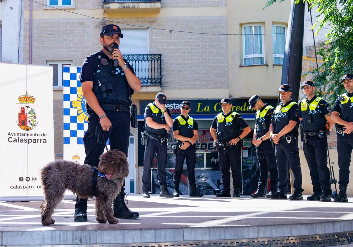 Ika 'estrena' la nueva unidad canina de Calasparra
