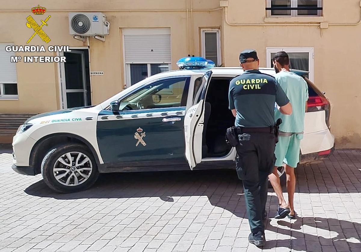 Cazan a un experimentado ladrón en Campos del río después de robar en siete coches