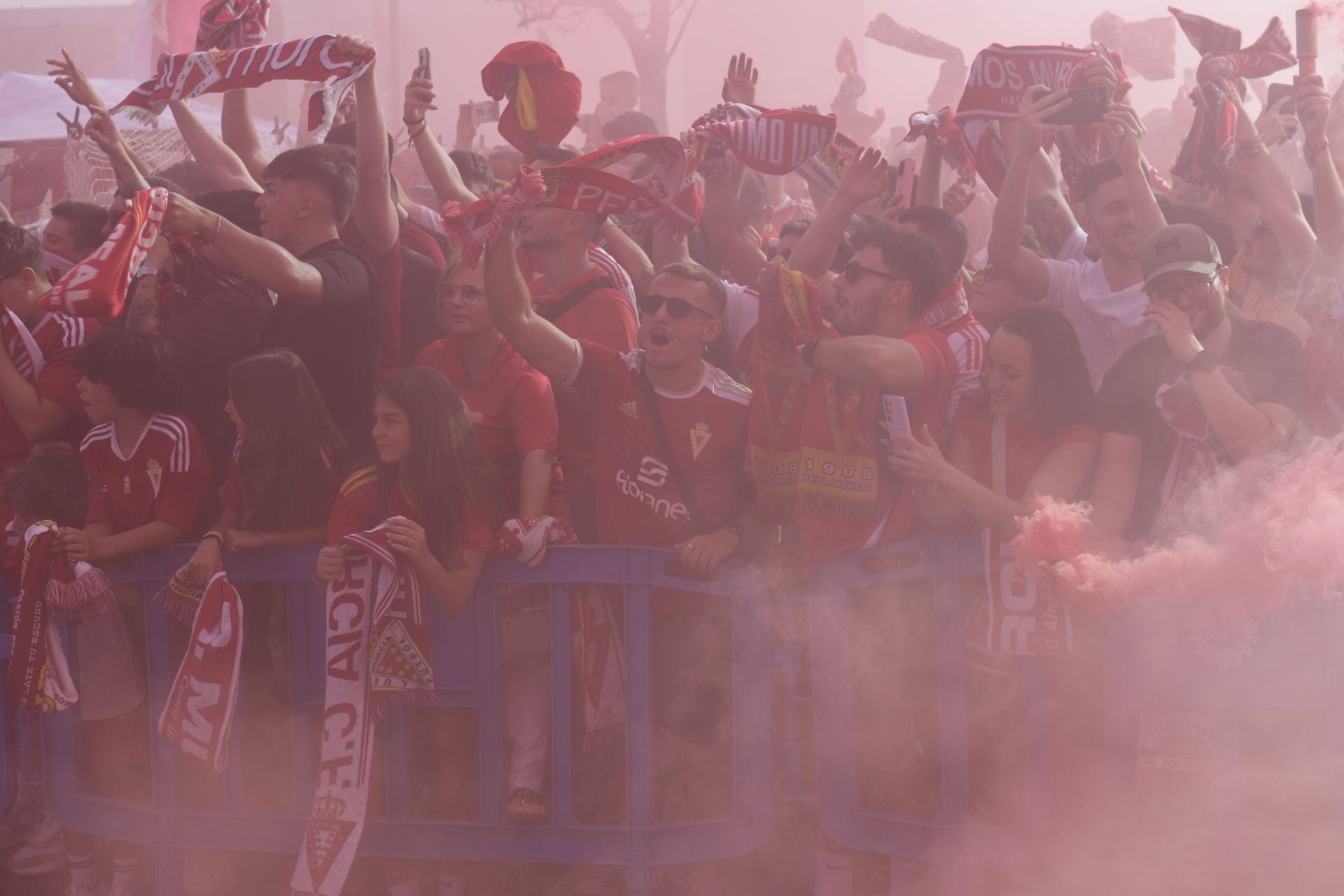 El ambiente previo al Real Murcia - Nàstic, en imágenes