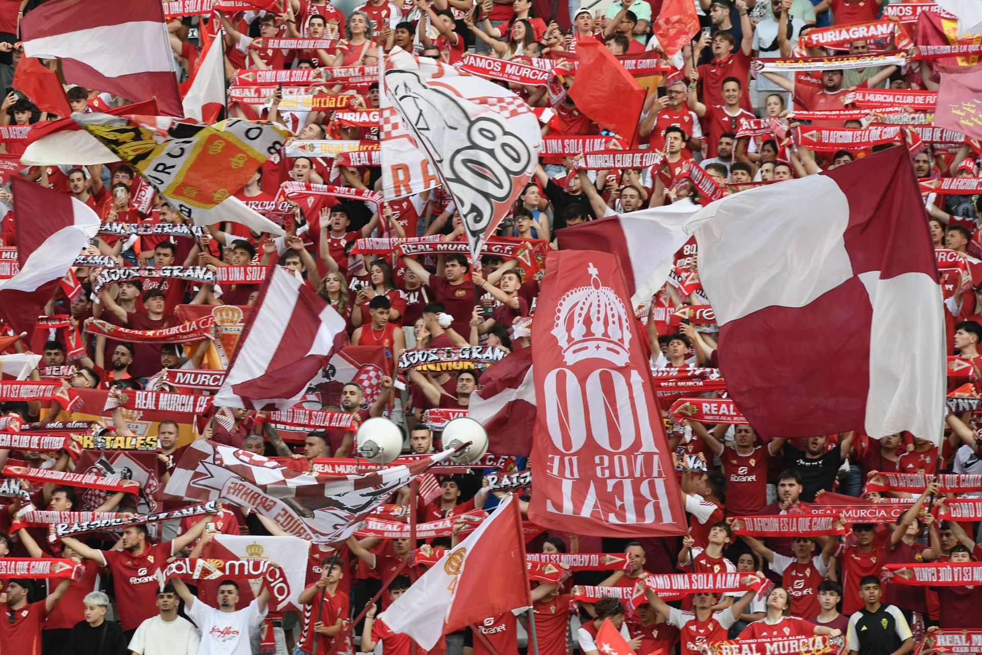 La derrota del Real Murcia frente al Nàstic, en imágenes