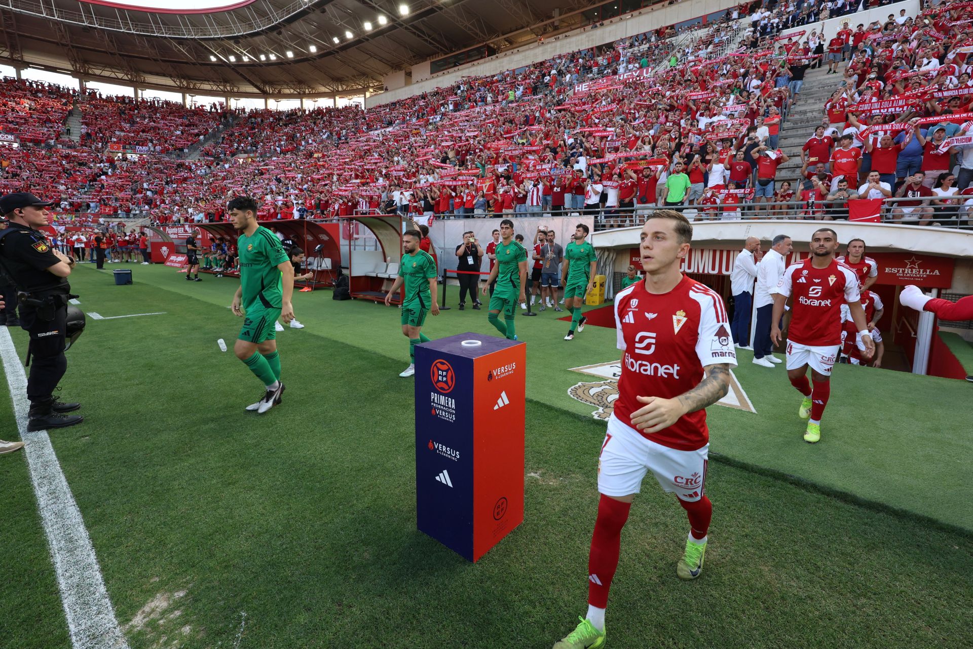 La derrota del Real Murcia frente al Nàstic, en imágenes