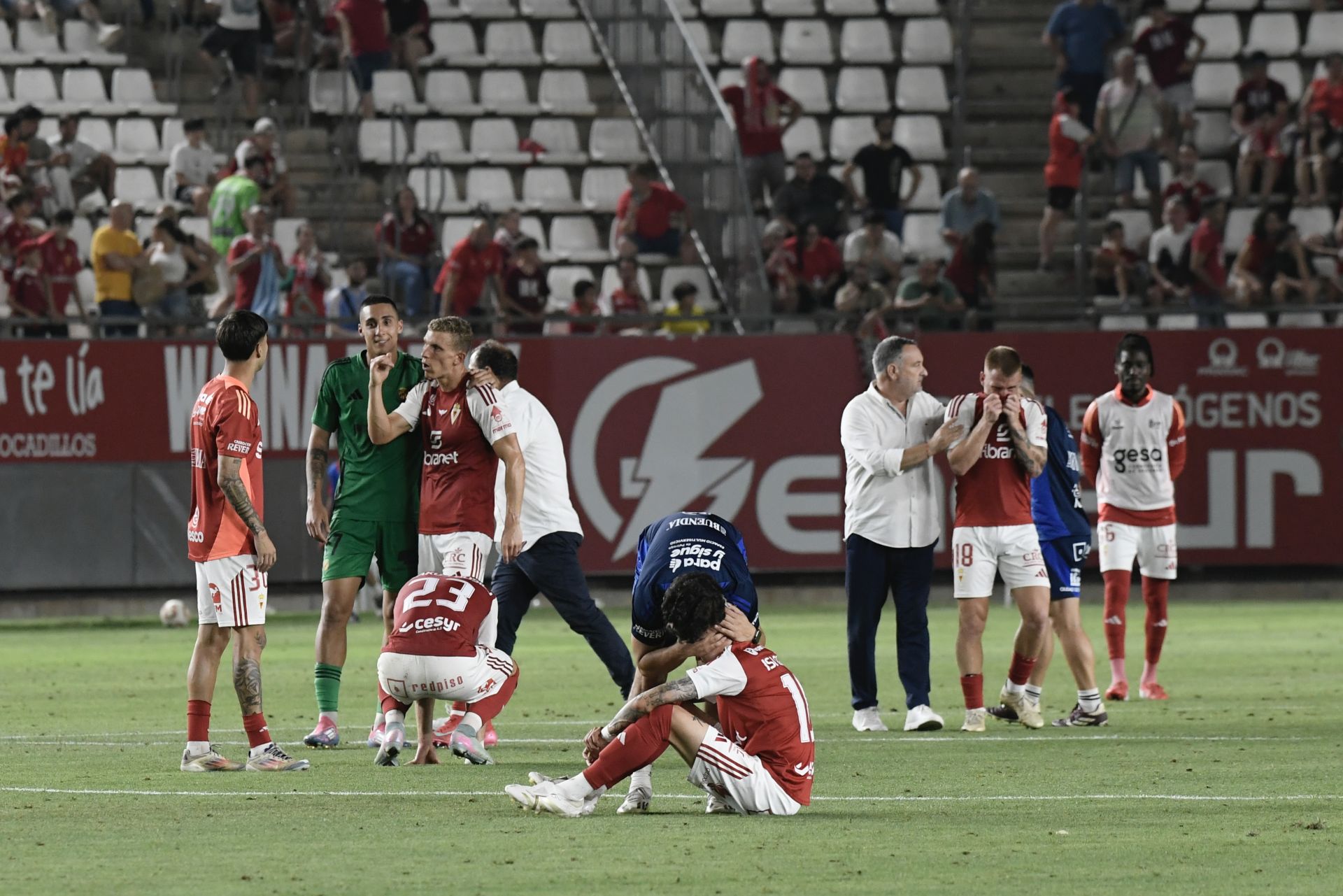 La derrota del Real Murcia frente al Nàstic, en imágenes