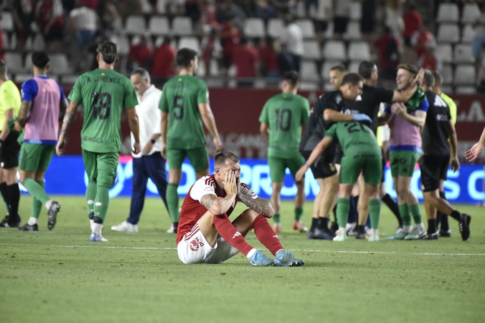 La derrota del Real Murcia frente al Nàstic, en imágenes