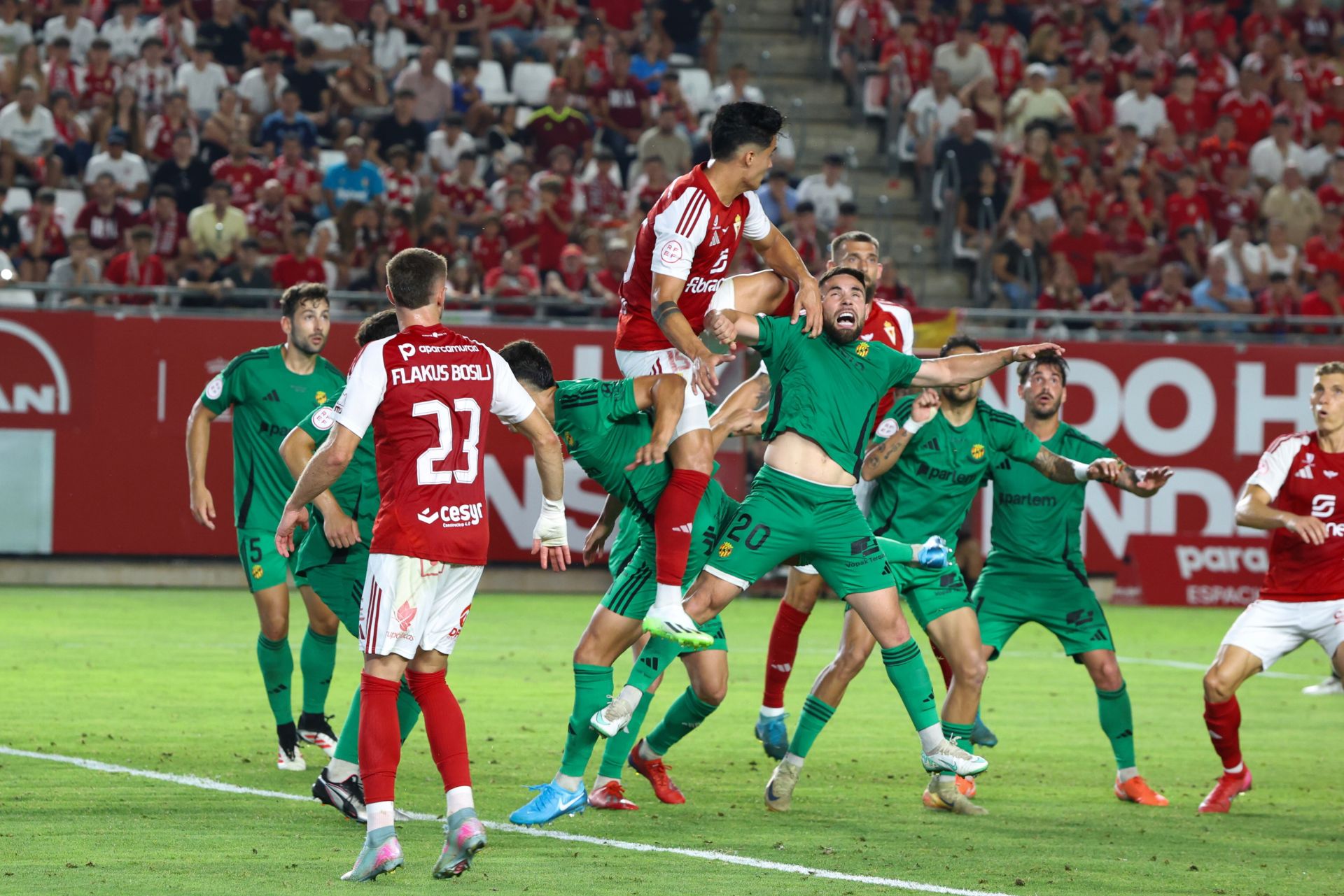 La derrota del Real Murcia frente al Nàstic, en imágenes