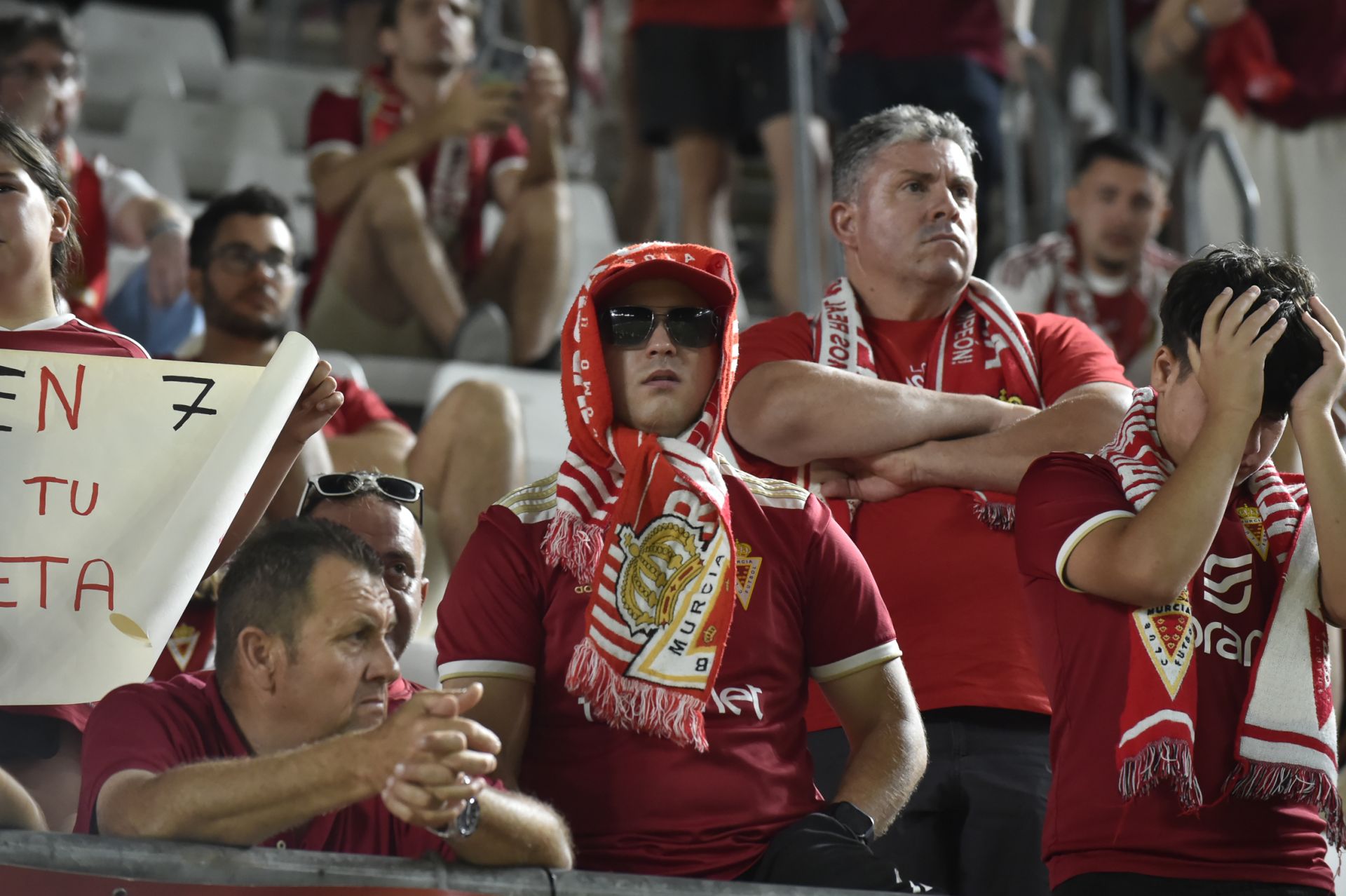 La derrota del Real Murcia frente al Nàstic, en imágenes
