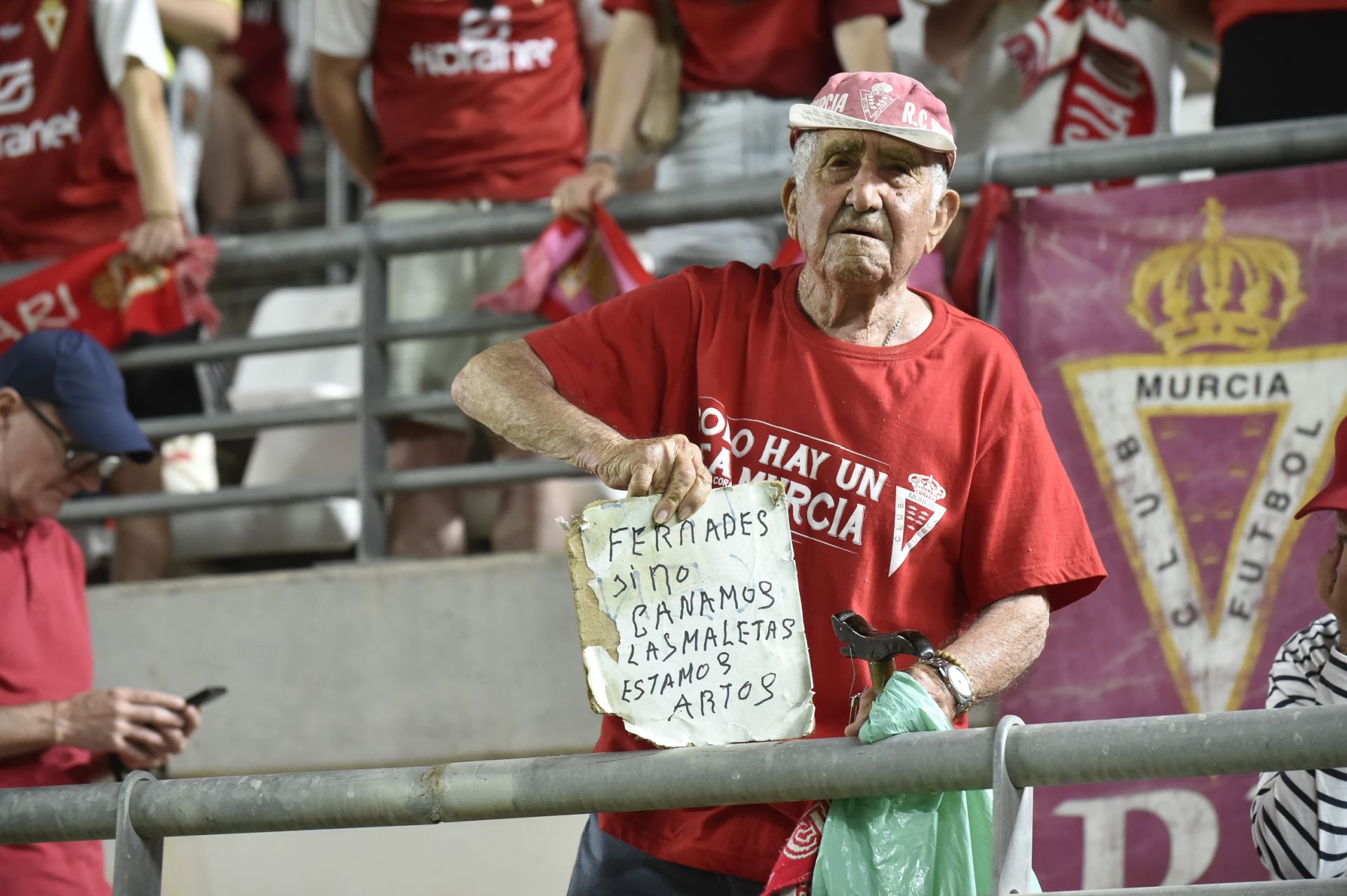 La derrota del Real Murcia frente al Nàstic, en imágenes