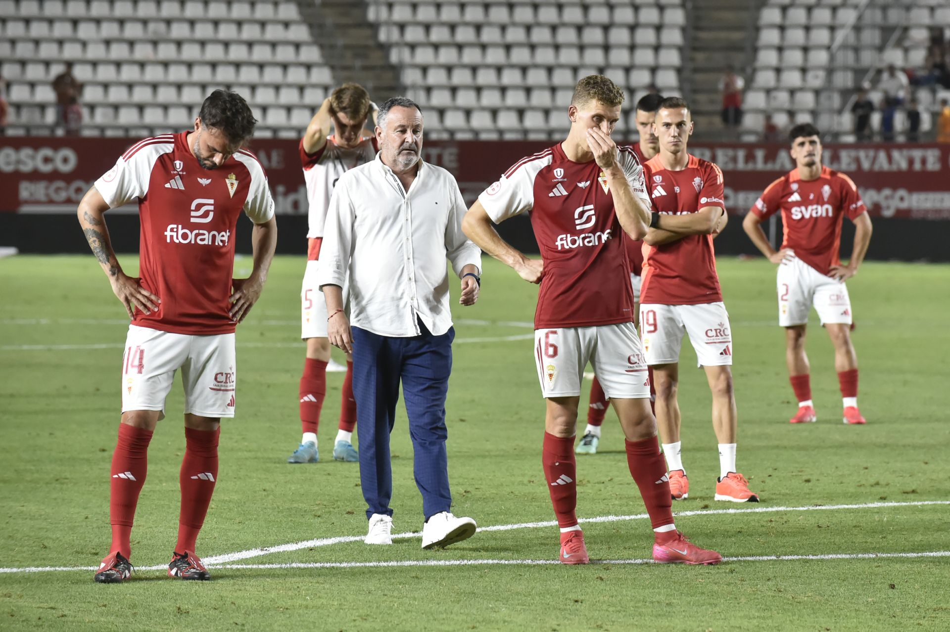 La derrota del Real Murcia frente al Nàstic, en imágenes