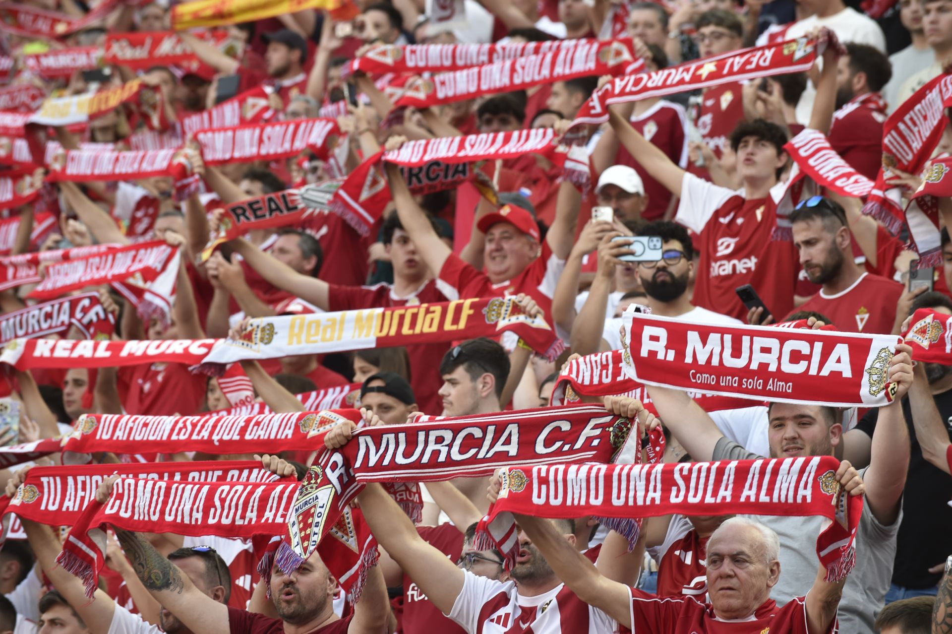 La derrota del Real Murcia frente al Nàstic, en imágenes