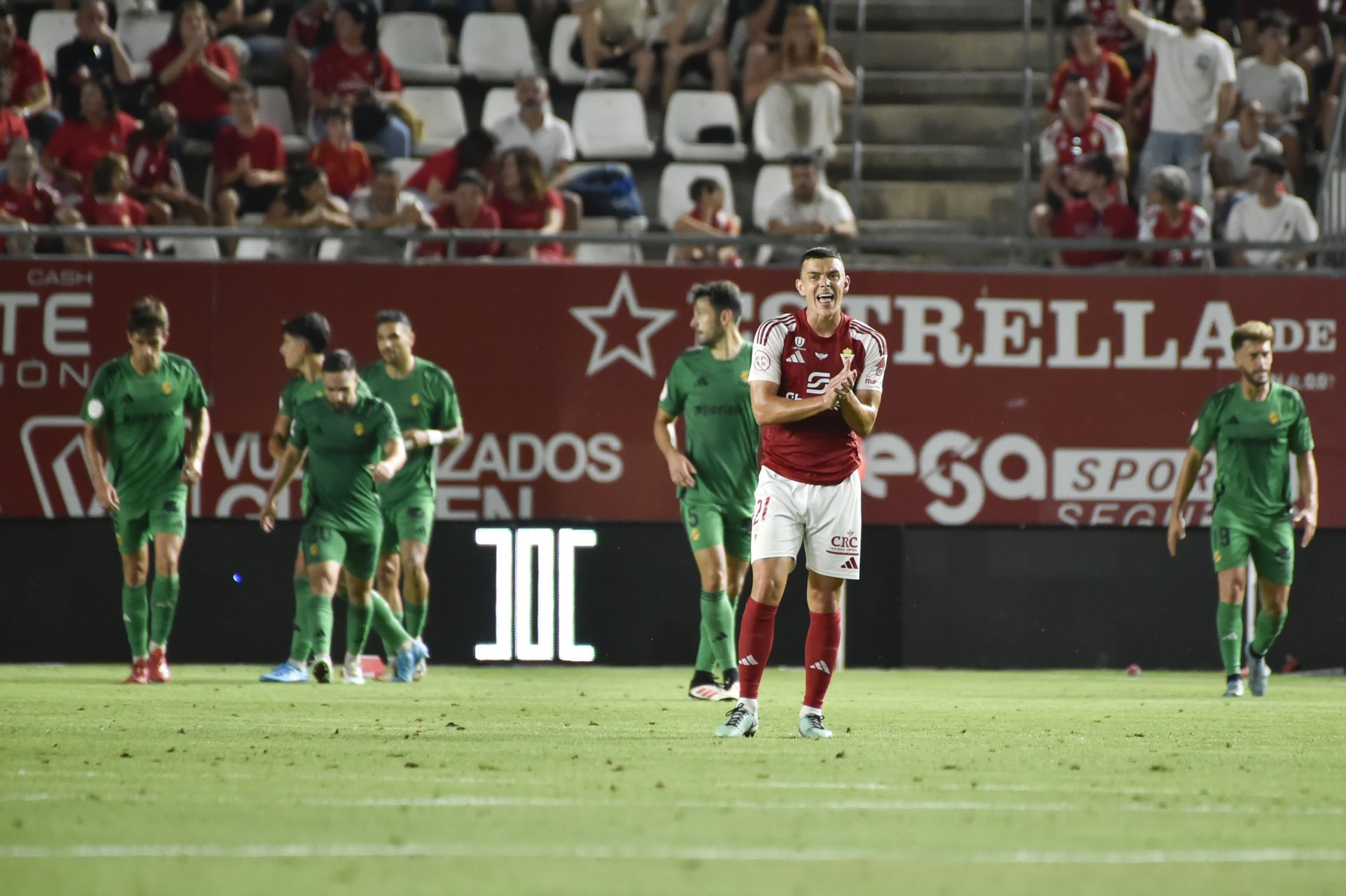 La derrota del Real Murcia frente al Nàstic, en imágenes
