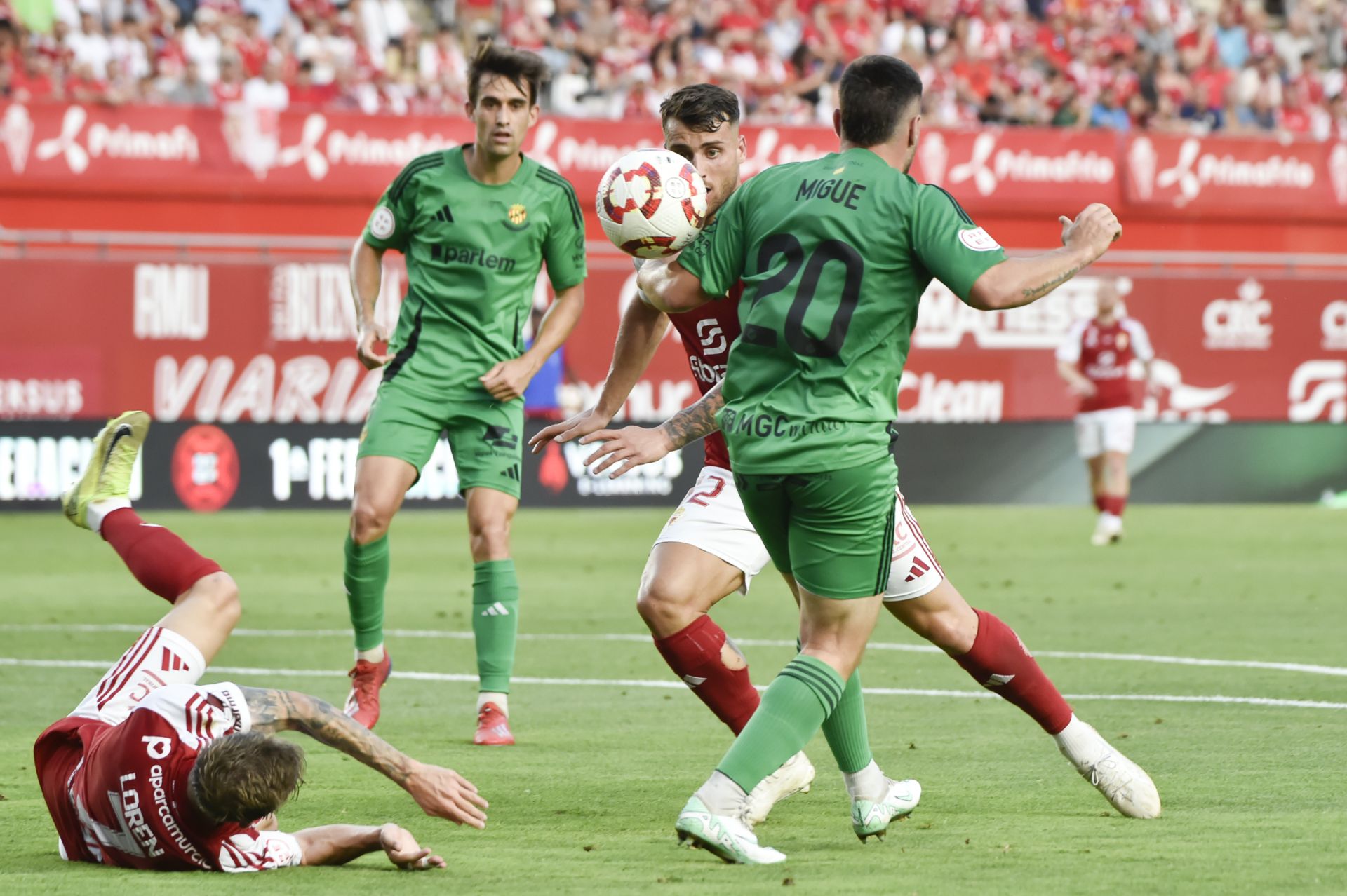 La derrota del Real Murcia frente al Nàstic, en imágenes